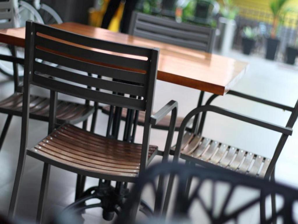 Plan B Hotel Padang  Exterior foto