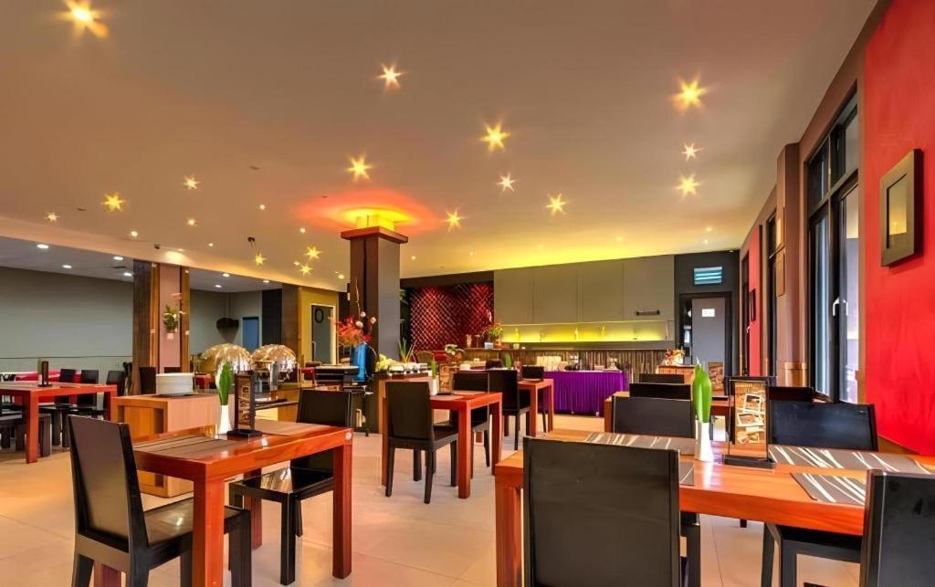 Plan B Hotel Padang  Exterior foto